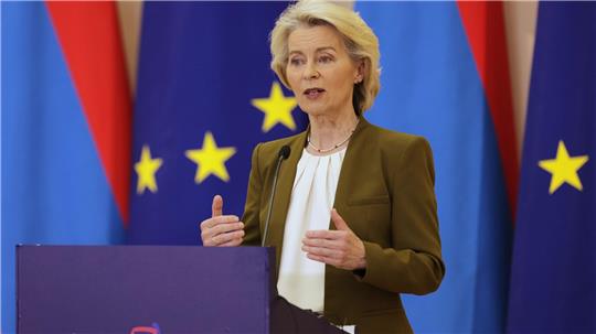 EU-Kommissionspräsidentin Ursula von der Leyen und US-Präsident Donald Trump verständigten sich im Sommer 2025 auf einen Zoll-Deal.