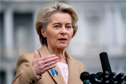 EU-Kommissionspräsidentin Ursula von der Leyen und US-Präsident Joe Biden wollen verstärkte Schritte gegen Unterstützer Russlands unternehmen.