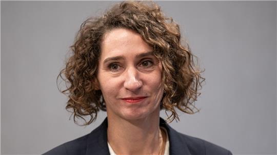 EVG-Vize Cosima Ingenschay will den geplanten Stellenabbau bei DB Cargo deutlich abmildern. (Archivbild)