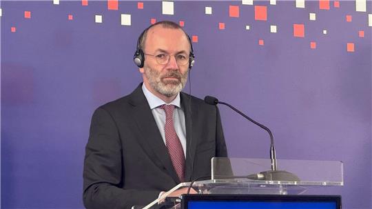 EVP-Chef Weber äußert sich beim Spitzentreffen in Zagreb zu einem sechs Jahre alten Vorschlag aus Frankreich, der jetzt aktueller ist denn je.