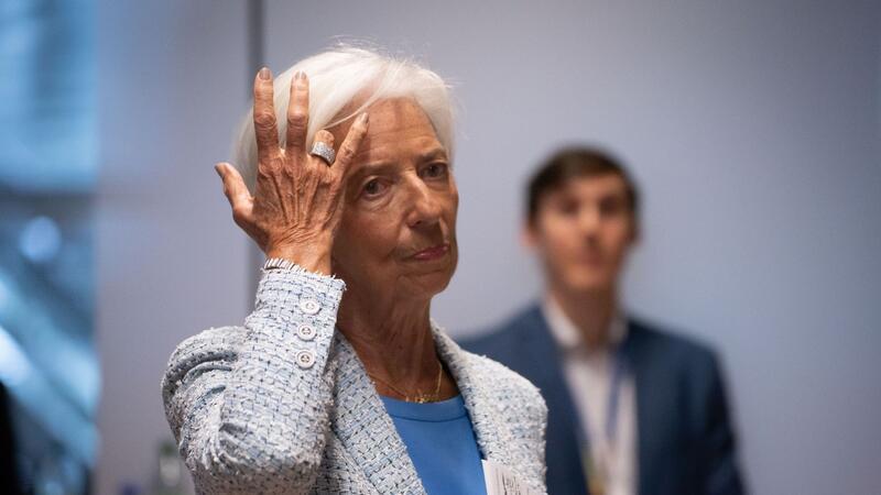 EZB-Präsidentin Christine Lagarde hat die letzte Entscheidung der Europäischen Zentralbank zum Leitzins erklärt.