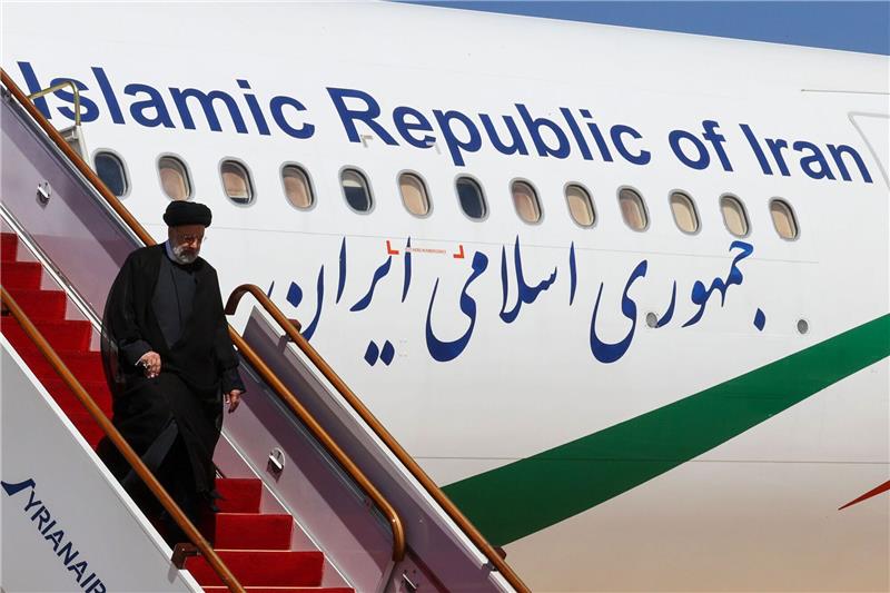 Irans Präsident bei seltenem Besuch in Syrien Ebrahim Raisi, Präsident des Iran, kommt zu einem zweitägigen Besuch auf dem internationalen Flughafen von Damaskus an.