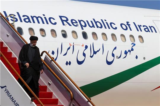 Ebrahim Raisi, Präsident des Iran, kommt zu einem zweitägigen Besuch auf dem internationalen Flughafen von Damaskus an.
