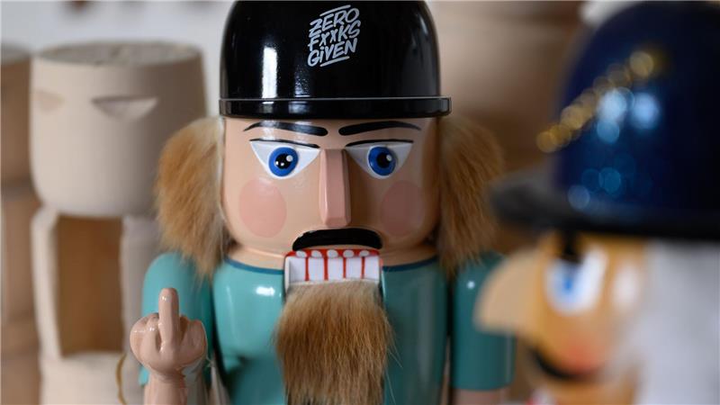 Echt erzgebirgischer Nussknacker vs. Importmodell. Das Kunsthandwerk im Erzgebirge setzt sich gegen Kopien aus dem Ausland zur Wehr. Auch vor Gericht.