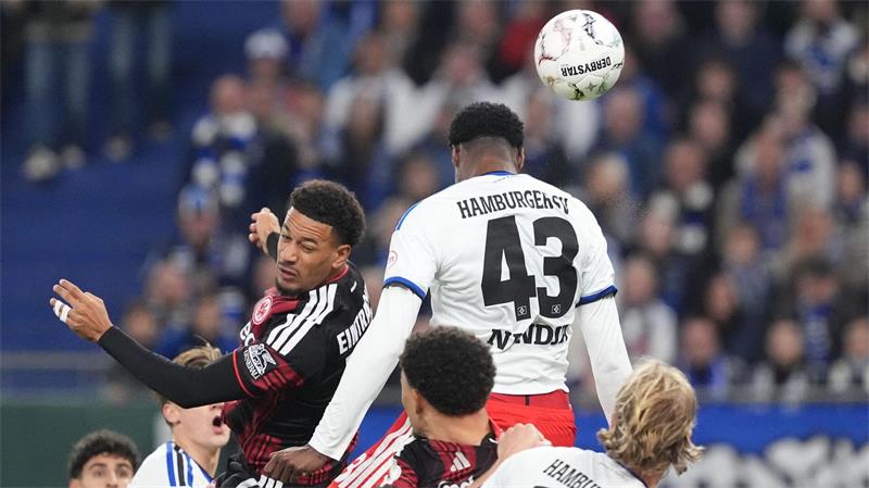 Frankfurt im Pokal souverän weiter: 3:1 bei HSV-Notelf Echter Pokalfight zwischen dem HSV und Eintracht Frankfurt