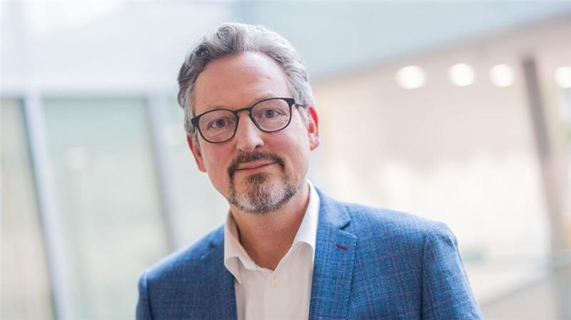 Eckart von Hirschhausen ist am kommenden Montag mit der Dokumentation „Hirschhausen und die Macht des Alkohols“ in der ARD zu sehen.