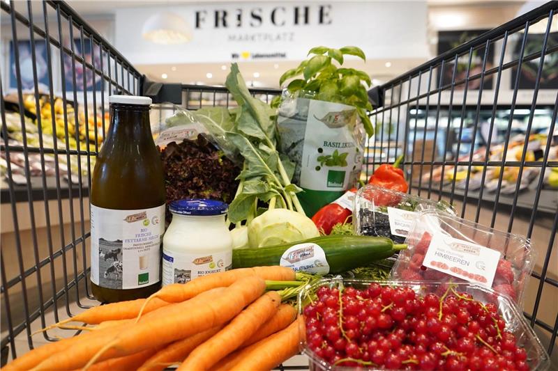 Edeka-Chef wirft Herstellern überhöhte Preisforderungen vor Edeka muss mit Lebensmittel-Herstellern Preise aushandeln. (Archivbild)