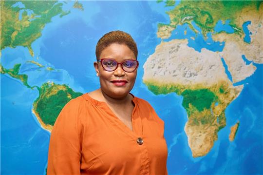 Edell Otieno-Okoth vor einem Interview anlässlich des Internationalen Tages gegen weibliche Genitalverstümmelung in Hamburg.