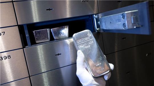 Edelmetalle gelten bei vielen Investoren als sichere Häfen in Zeiten politischer Unsicherheiten,  Silber ist zudem ein wichtiges Industriemetall. (Symbolbild)