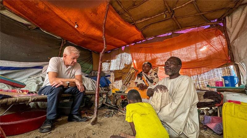 Flüchtlingsrat-Chef Egeland: Sudan vor totalem Zusammenbruch Egeland wirft der internationalen Gemeinschaft mit Blick auf die Krise im Sudan empörendes Verhalten vor.