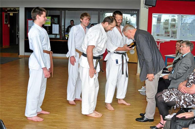 Ehemalige würdigen Karl-Heinz Kahlas Karate-Engagement an der RKS.