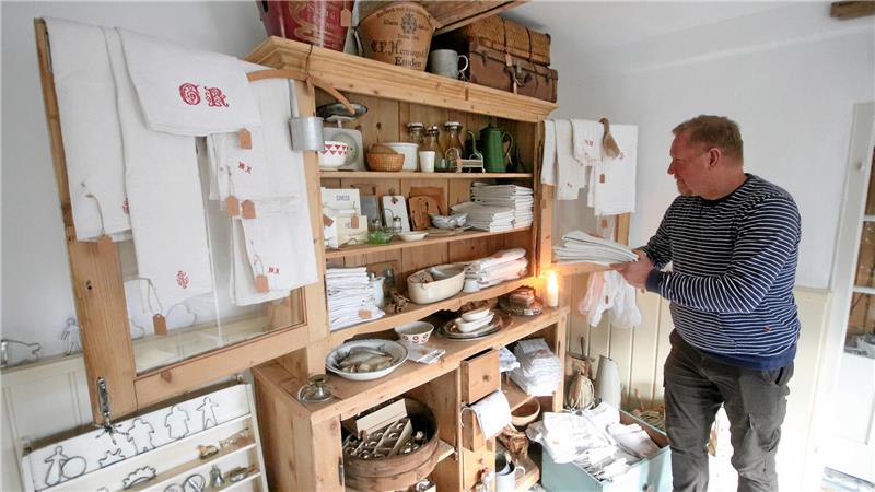 Wie Besucher in Beuchte bald in die Zeit Tante Emmas reisen können Einrichten eines Ladens