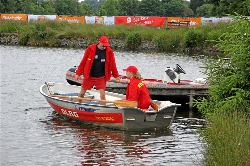 Rettungsschwimmer-Mangel trifft auch das Waldseebad Ehrenamtlicher Wachdienst für die Rettungsschwimmer der örtlichen DLRG am Waldseebad. Foto: Privat