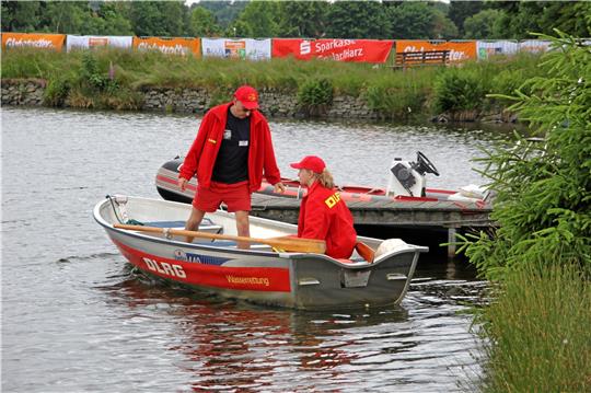 Ehrenamtlicher Wachdienst für die Rettungsschwimmer der örtlichen DLRG am Waldseebad. Foto: Privat