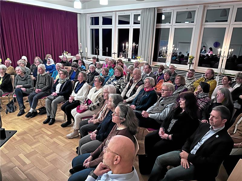 Was passiert in Bad Harzburgs Mehrgenerationenhaus? Ehrenamtlicheund Ehrengäste sind zum Empfang ins Haus der Kirche geladen. Fotos: Schlegel