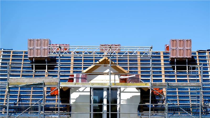 Wohnungen werden größer – trotz angespannter Lage in Städten Eigenheim im Neubau: Die Durchschnittsgröße von Wohnungen ist über die Jahre gestiegen (Archivbild)