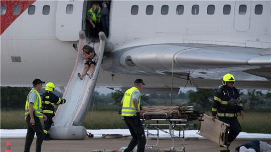 Eigentlich sollen Flugzeug-Evakuierungen maximal 90 Sekunden dauern. (Archivbild)