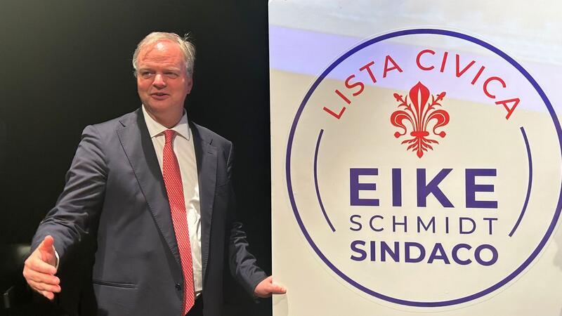 Deutscher Bürgermeister-Kandidat in Florenz in Stichwahl Eike Schmidt war acht Jahre lang Direktor der Uffizien, einem der wichtigsten Museen der Welt. Seit Januar leitet er das Museum Capodimonte in Neapel. Derzeit ist er beurlaubt.