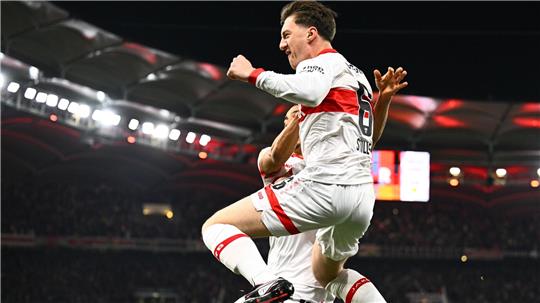 Ein 1:0 der Marke „Tor des Monats“: Angelo Stiller jubelt über sein 1:0.