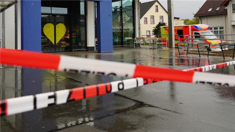 Kein Streit vor tödlichem Angriff in Supermarkt Ein 16-Jährigen wird brutal niedergestochen. Streit mit dem mutmaßlichen Täter gab es vorher laut Ermittlern nicht.