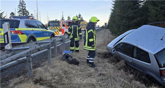 Ein 18-Jähriger verletzte sich am Donnerstag bei einem Verkehrsunfall auf der B4.