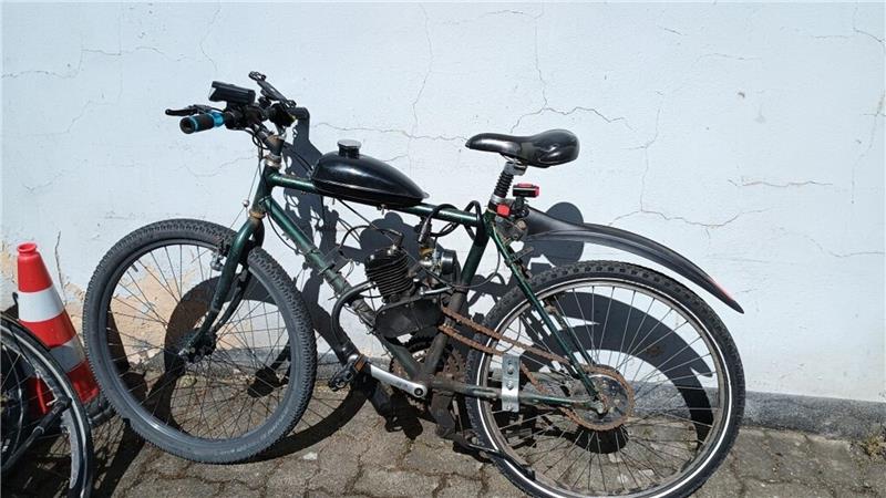 19-Jähriger fährt mit getuntem Fahrrad 59 km/h Ein 19-Jähriger hat sein Rad mit einem Motor nachgerüstet und ist damit durch die Stadt gerast.