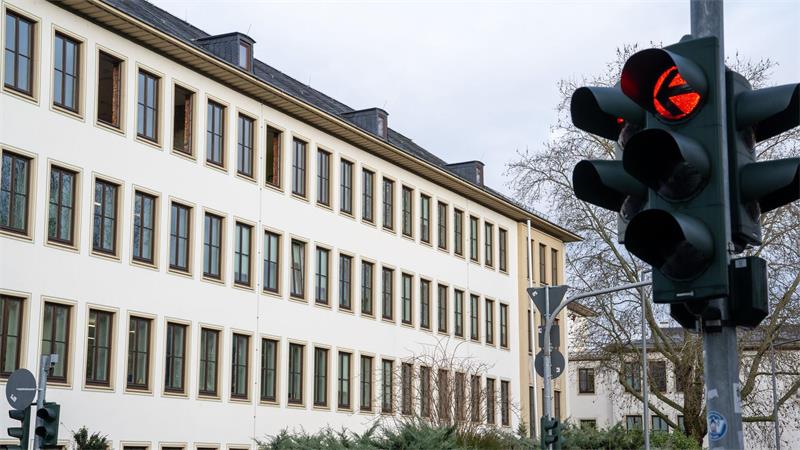 Getötete Familie - „Sie haben sich alle gut verstanden“ Ein 19-Jähriger steht in Trier wegen mutmaßlichen Mordes und Totschlags vor Gericht. (Symbolbild)