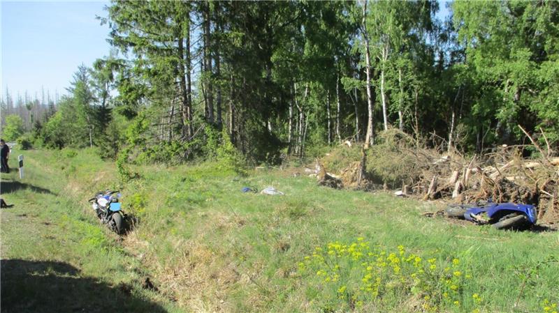 Hohegeiß: 19-jähriger Motorradfahrer stürzt und verletzt sich schwer Ein 19-Jähriger wird bei einem Motorradunfall schwer verletzt.