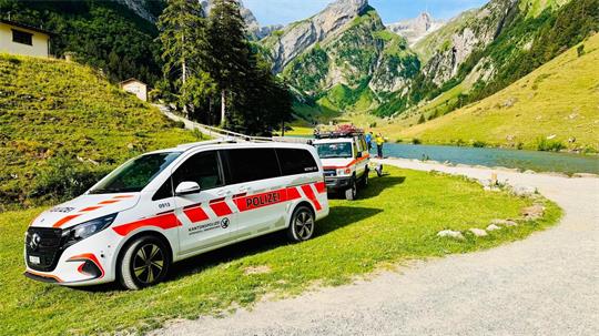 Ein 19-jähriger Deutscher ist beim Baden in einem Schweizer Bergsee ums Leben gekommen.