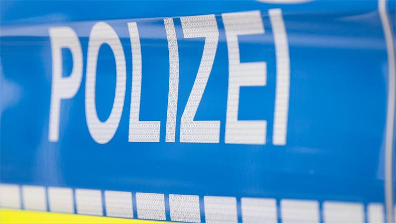Ein 20-Jähriger sitzt in Untersuchungshaft, weil er seine Lebensgefährtin schwer verletzt haben soll. (Symbolbild)