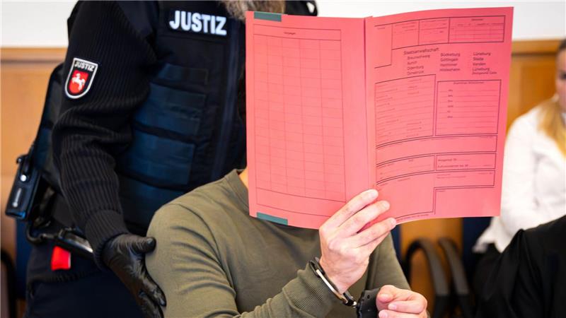 Tumult im Gerichtssaal nach Urteil wegen Mordes Ein 35-jähriger Mann muss wegen eines heimtückischen Mordes in Stade lebenslang in Haft.