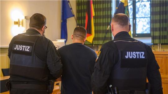 Ein 38-Jähriger ist vom Landgericht in Stendal wegen der Tötung seiner Ehefrau verurteilt worden. 