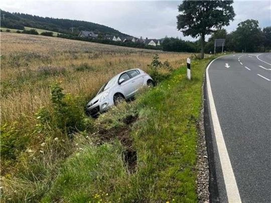 Ein 40-jähriger Goslarer hat sich am Sonntag bei einem Unfall an der Einmündung der B 241 und der Kreisstraße 1 leicht verletzt. Foto: Polizei Goslar