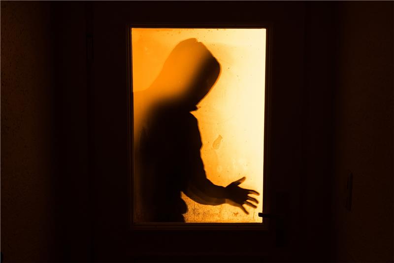 Ein 41-Jähriger bricht in fünf Goslarer Läden ein – das soll nicht die einzige Diebestour gewesen sein. Richter Julian Pinkwart: „Sie sind nach Deutschland gekommen, um Straftaten zu begehen!“ Symbolfoto: Nicolas Armer/dpa