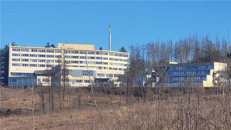 Das psychiatrische Pflegeheim liegt auf einer Bergkuppe bei Buntenbock.