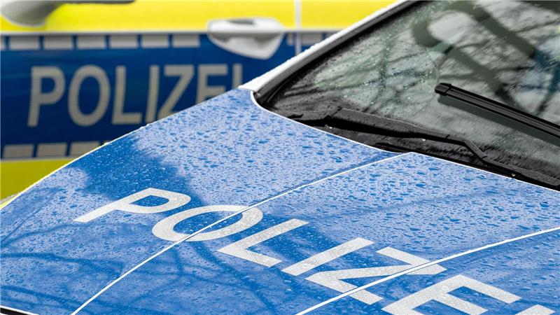 Ein 78-Jähriger soll auf der Autobahn von einem anderen Fahrer bedrängt und genötigt worden sein. (Symbolbild)