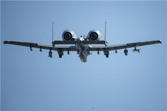 Ein A-10 Thunderbolt II-Kampfjet startet am Fliegerhorst Schleswig/Jagel.