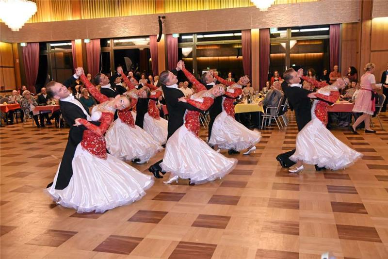 Ein Abend voller Höhepunkte: Besonders beeindruckend war der Formationstanz des TSC Schwarz-Gold Göttingen.  Fotos: Mühling