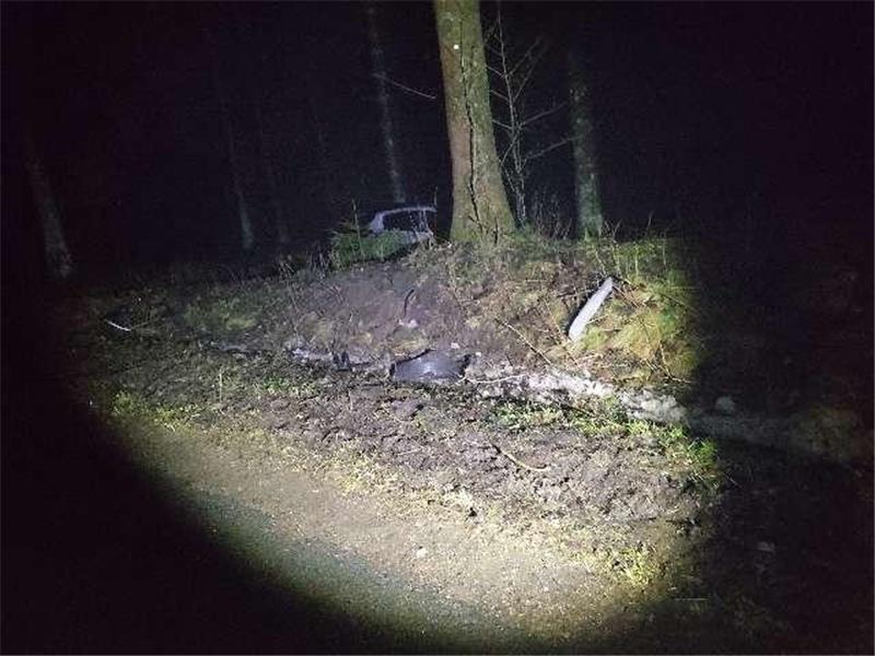 Betrunkene Autofahrer sind im Oberharz unterwegs Ein Abschleppunternehmen musste anrücken, um das Auto zu bergen. Foto: Polizei Oberharz