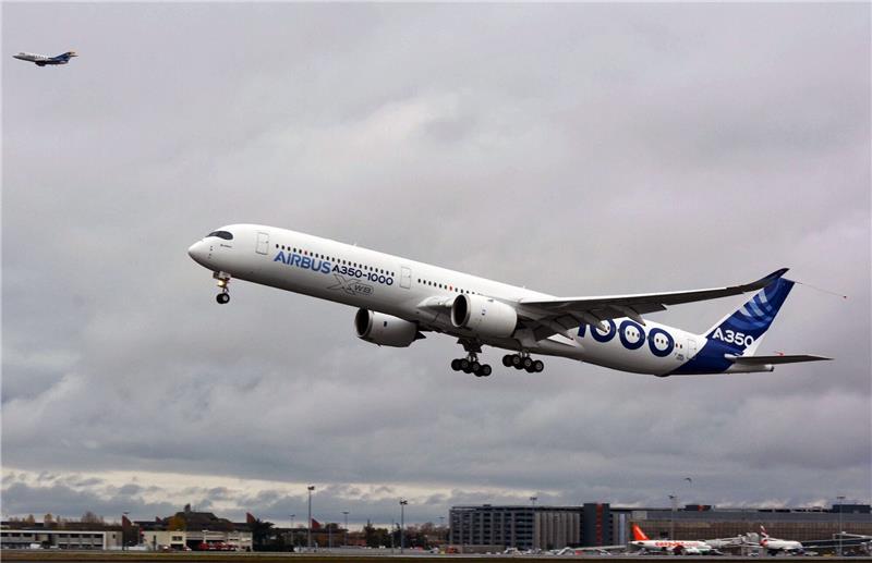 Airbus erhält Großauftrag aus Taiwan Ein Airbus A350-1000 hebt ab.