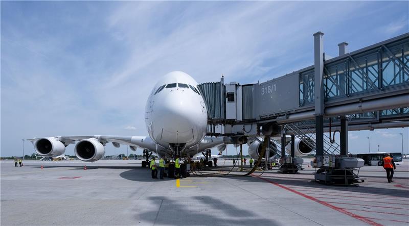 Ein Airbus A380 auf dem Flughafen München vor dem Abflug nach Boston.
