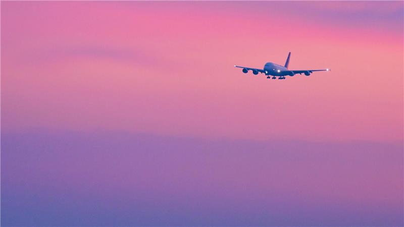 Ein Airbus A380 aus Abu Dhabi landet in München ohne Passagiere.