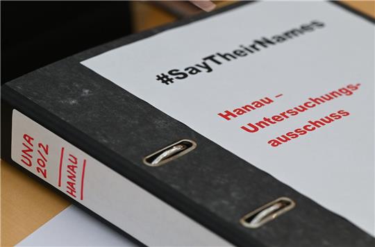 Ein Aktenordner mit der Aufschrift «#SayTheirNames.