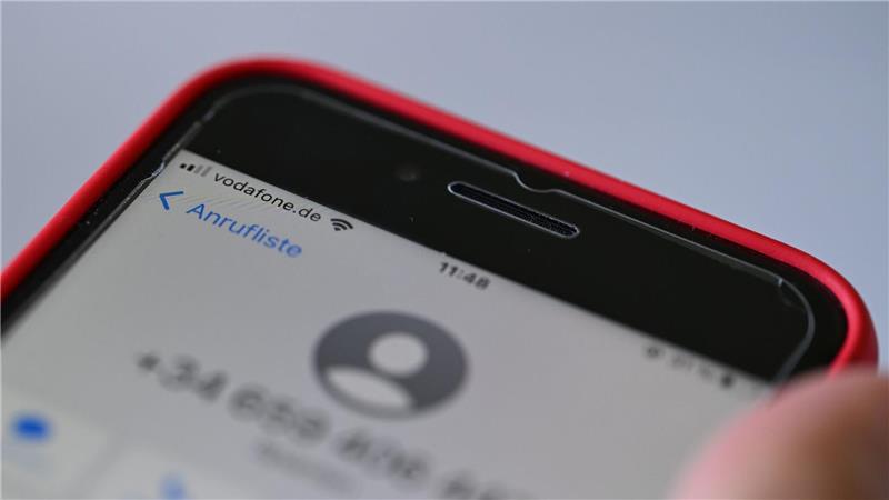 Warnsystem von Vodafone meldet 15 Millionen Betrugsanrufe Ein Anruf aus Spanien, den man so gar nicht erwartet? Gut möglich, dass es sich um Betrüger handelt - wie hier auf einem Handy mit Vodafone-Vertrag.