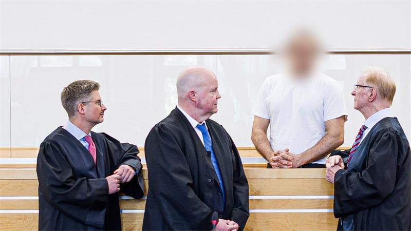 Ein Arzt der Medizinischen Hochschule soll zwei Patienten getötet und es in einem Fall versucht haben.