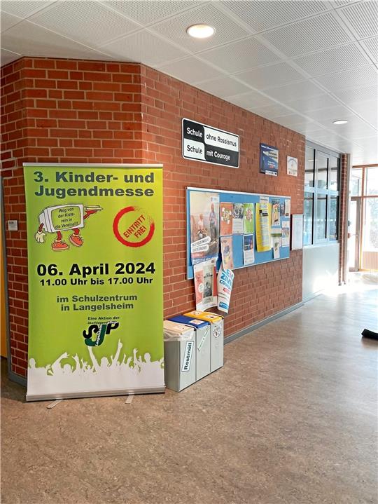 Ein Aufsteller wirbt für die dritte Kinder- und Jugendmesse. Foto: Veranstalter