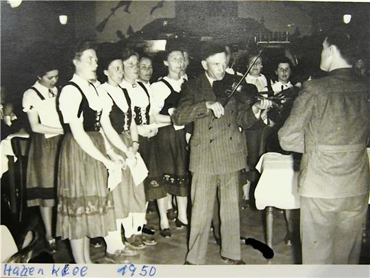 Ein Auftritt des noch jungen Barkamtes Buntenbock im Jahr 1950. Foto: Privat
