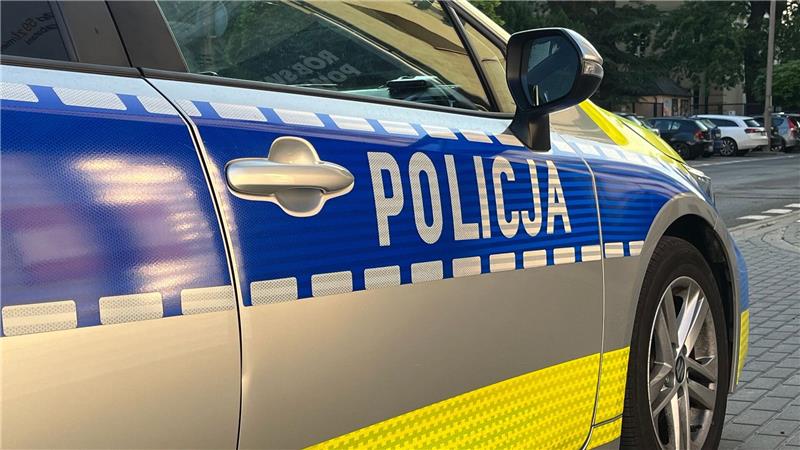 Ein Autofahrer in Polen hat mit seinem Wagen zwei Männer auf ihrem Schlitten gezogen. Einer wurde getötet, der andere schwer verletzt. (Symbolbild)