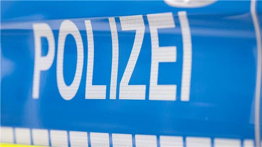 Ein Autofahrer soll seinen Unfall live im Steam ins Netz übertragen haben.(Symbolbild) 