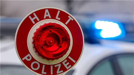 Ein Autofahrer war in einer 70er-Zone mehr als doppelt so schnell unterwegs. (Symbolbild)